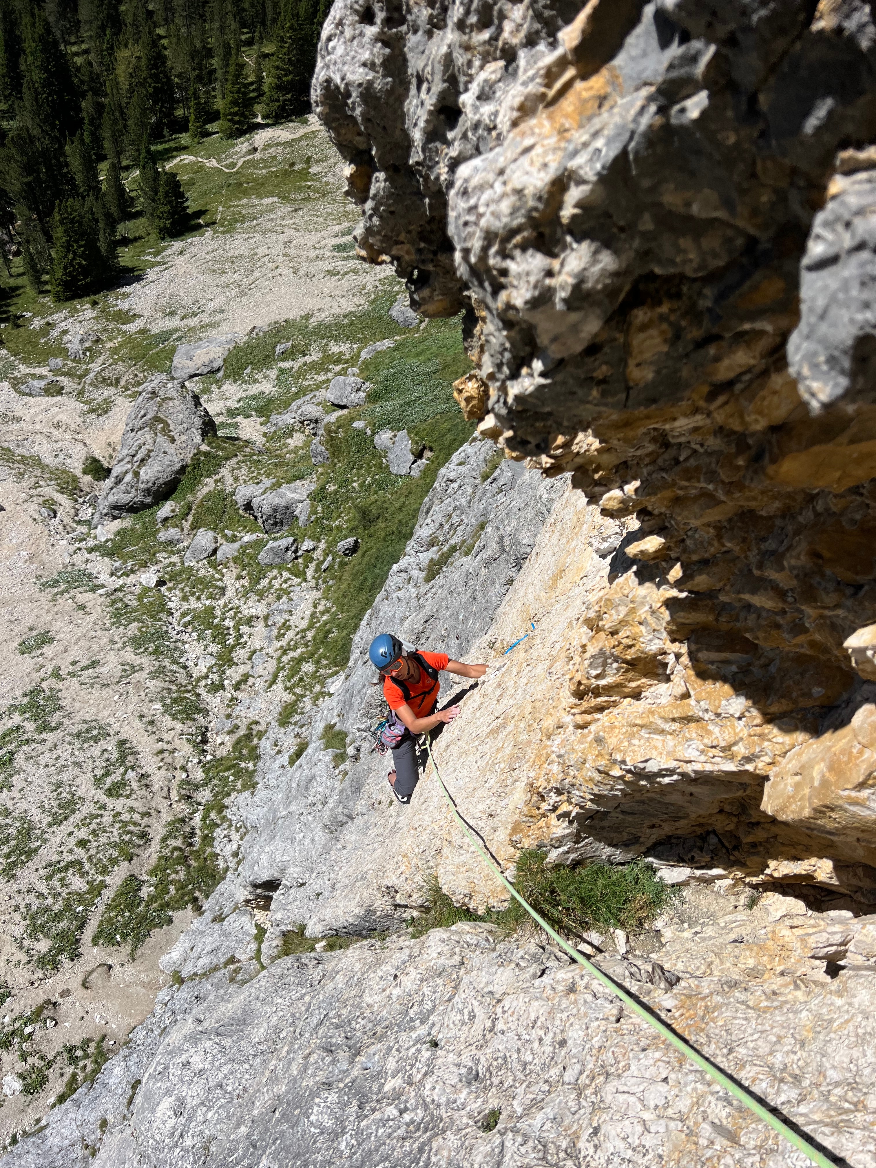 Vorstieg am Kalkstein in den Dolomiten — Kletterkurs mit Bergführer